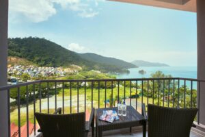 ديلوكس مطل جانبيا على البحر