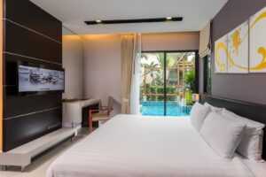 Junior Suite Pool Access
