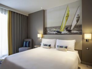https://all.accor.com/8889